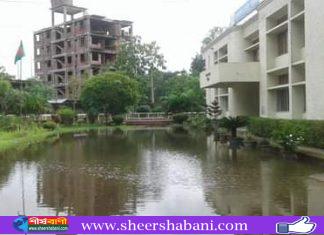 জোয়ারে বরিশাল আঞ্চলিক বেতার কেন্দ্রের চারপাশ জলাবদ্ধ