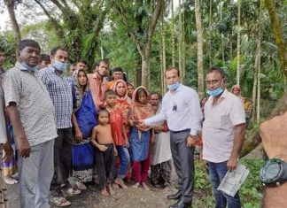 বোরহানউদ্দিনের নিহত জেলের পরিবারকে জেলা প্রশাসকের অর্থ সহায়তা