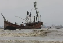 বঙ্গোপসাগরের জেলেদের দ্রুত নিরাপদ আশ্রয়ে যাওয়ার নির্দেশ