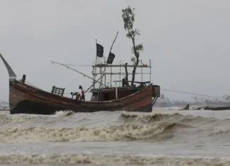 বঙ্গোপসাগরের জেলেদের দ্রুত নিরাপদ আশ্রয়ে যাওয়ার নির্দেশ
