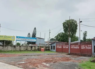 অনির্দিষ্টকালের জন্য বন্ধ হিলি স্থলবন্দরের আমদানি-রপ্তানি